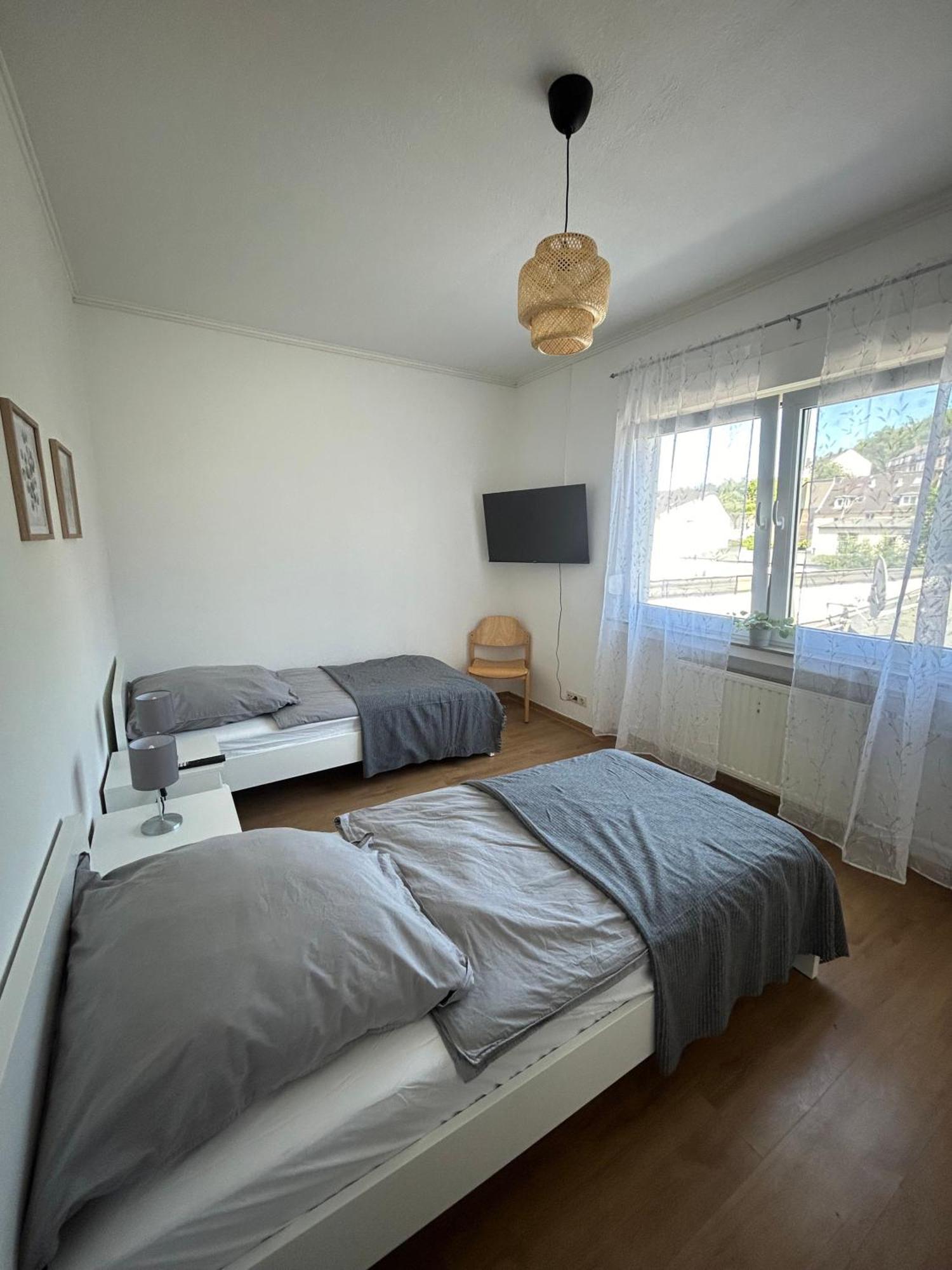 Gemuetliche Ferienwohnung - Voll Ausgestattet, Zentral Aber Ruhig ! Wuppertal Buitenkant foto