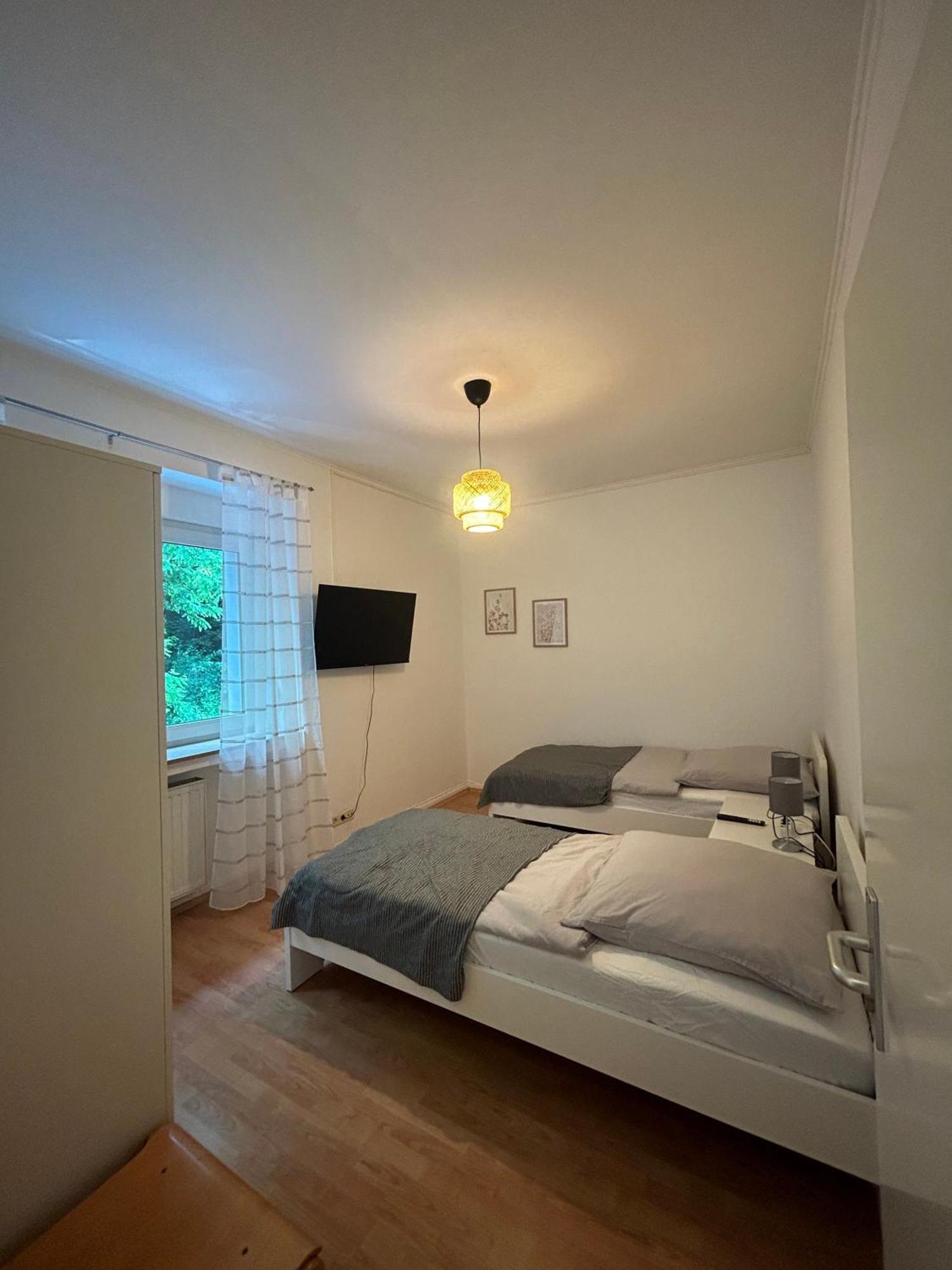 Gemuetliche Ferienwohnung - Voll Ausgestattet, Zentral Aber Ruhig ! Wuppertal Buitenkant foto